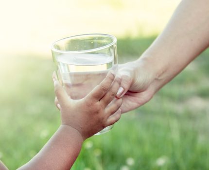 Woman,Hand,Giving,Glass,Of,Fresh,Water,To,Little,Child